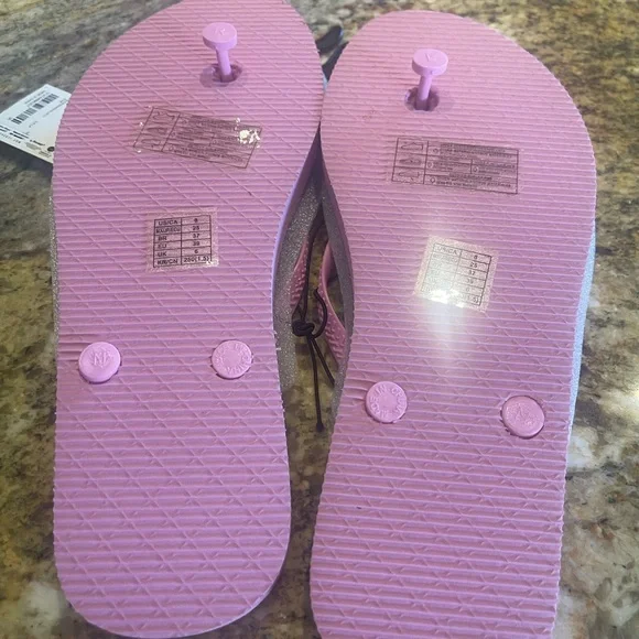 Forever 21 Hello Kitty Pink Glitter Kids Flip Flops - Picture 3 of 5